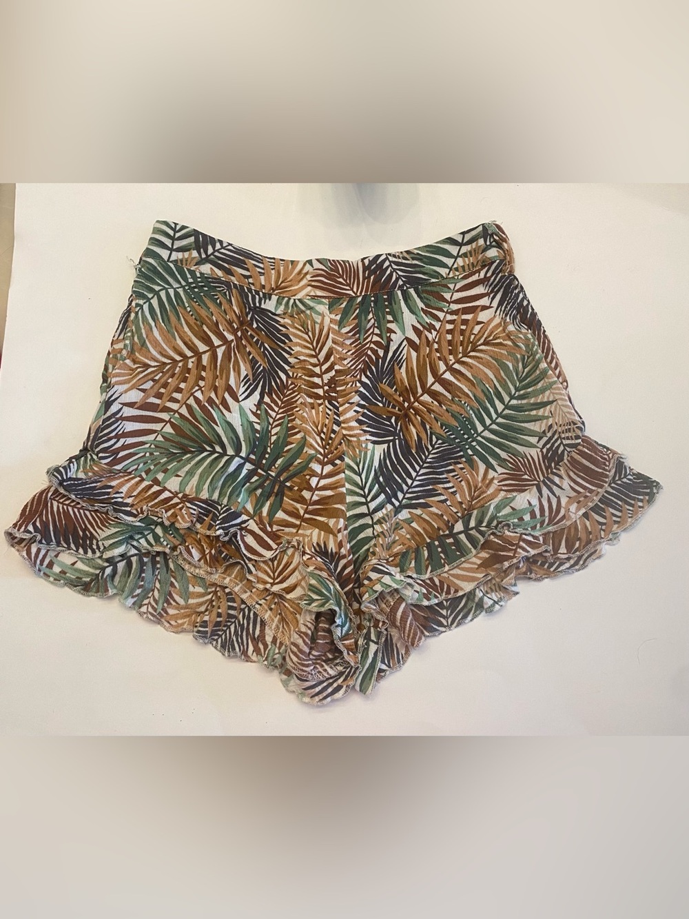 Francesca's Collections High-Waist Leaf Print Ruffle Shorts - Green/Brown/Tan